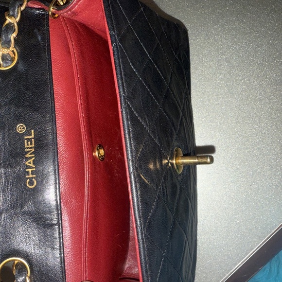 Authentic Chanel 1989 Lambskin Half Flap - Picture 5 of 5